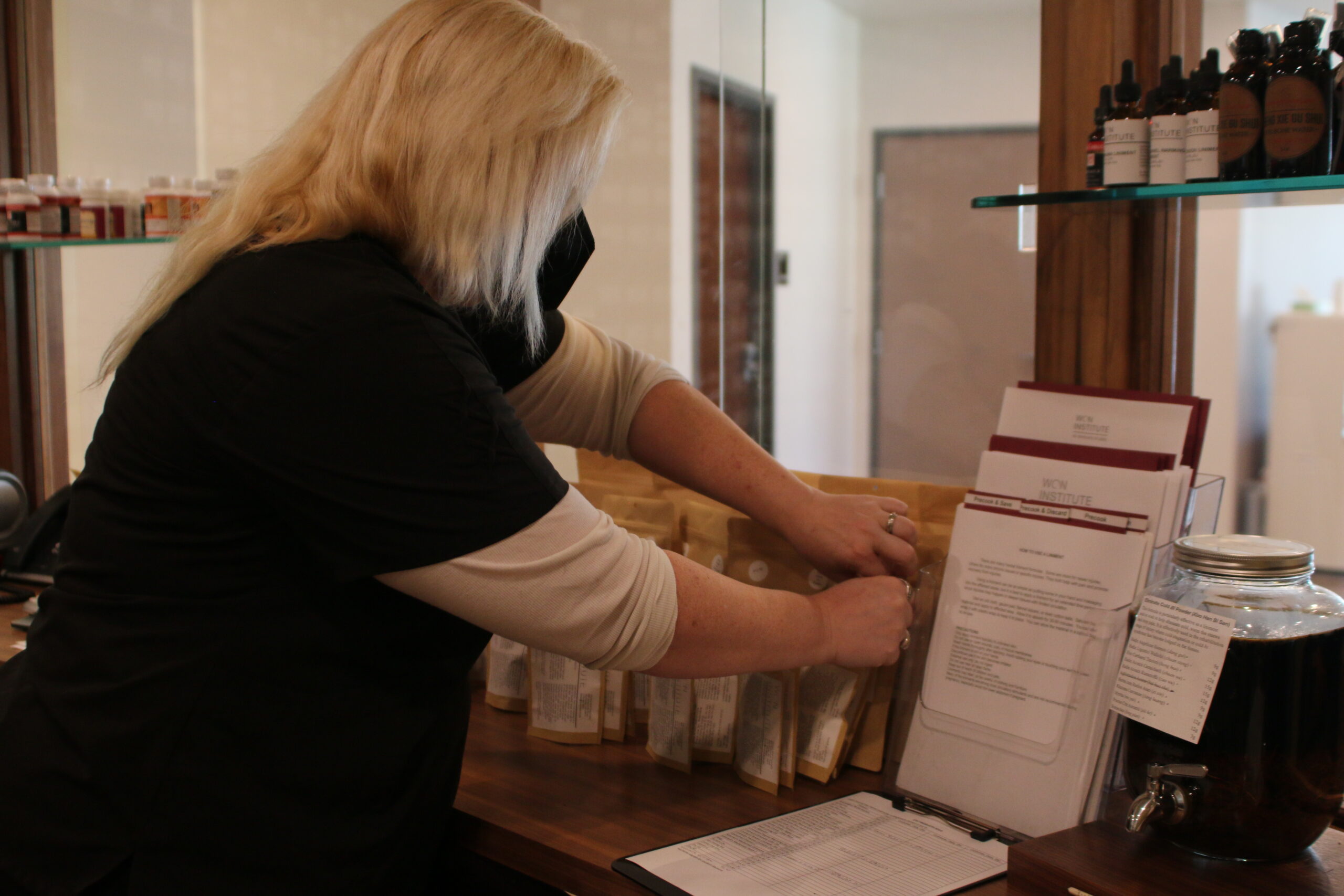 woman at the front desk of a herbal medicine office | Won Institute of Graduate Studies